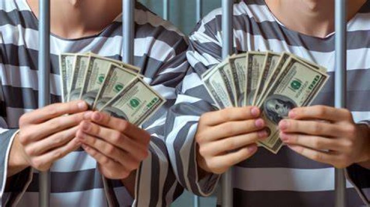 Are prisoners allowed money?