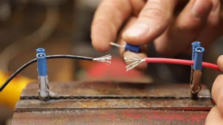 Can I connect different gauge wires?