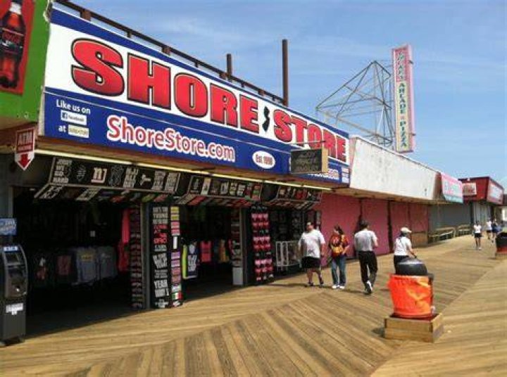 Did the cast actually work at the Shore Store?