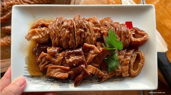 Do Chinese eat intestines?