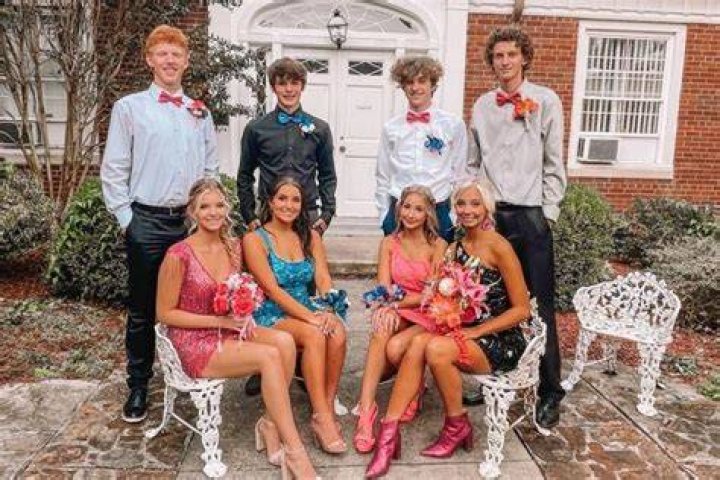 Do freshmen attend prom?