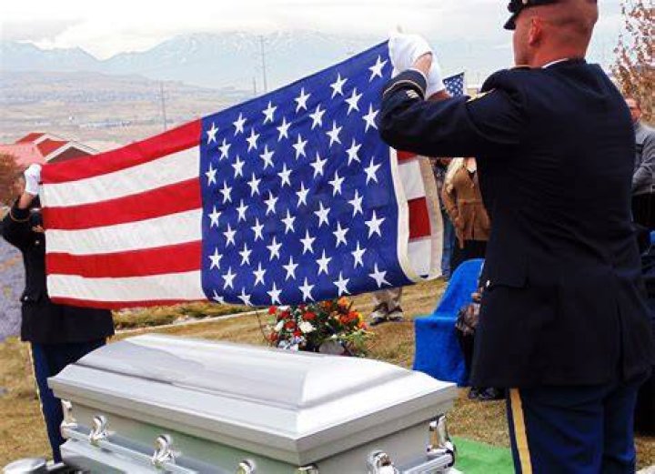 Do National Guard members get a burial flag?