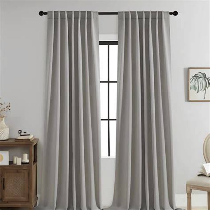 Do polyester curtains keep light out?