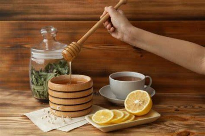 Does honey in tea help you sleep?