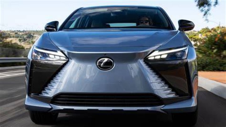 Does Lexus hold its value?