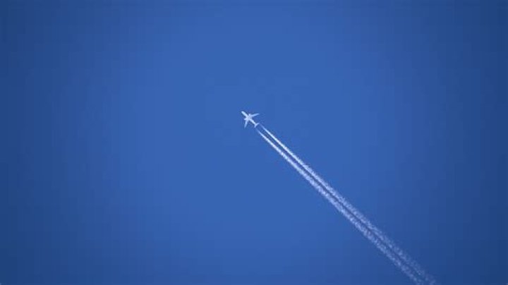 How do planes fly in dark?