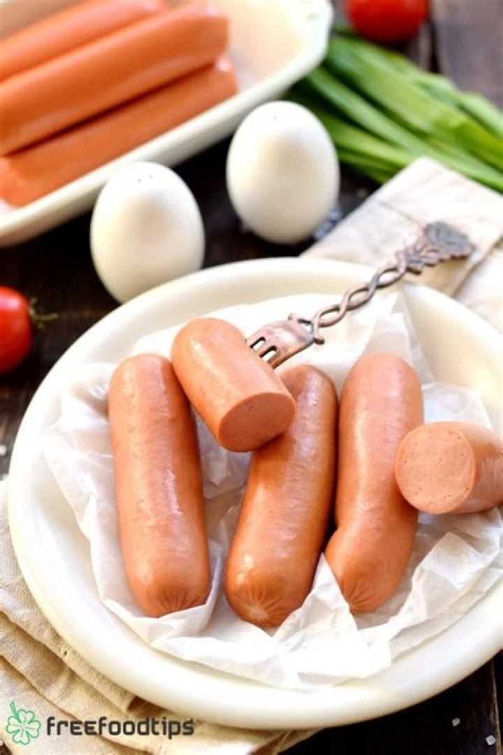 How do you cook frankfurts in water?