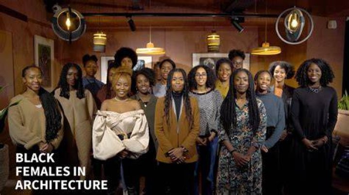 How many black female architects are there?