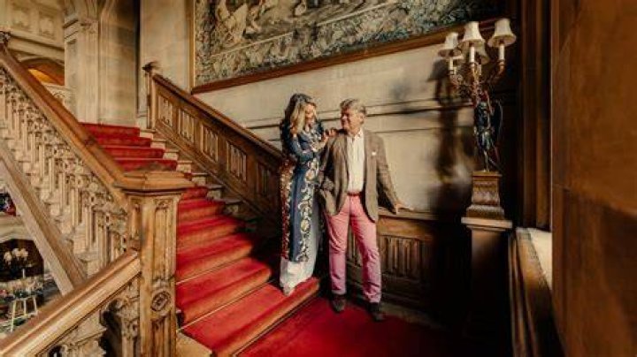 How many servants worked at Highclere Castle?