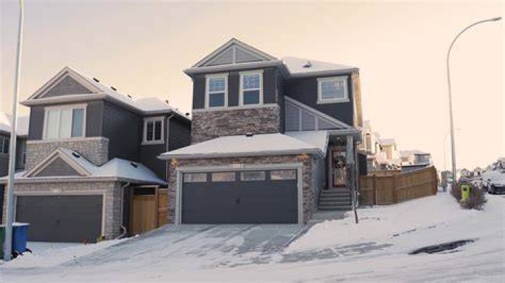 How much is a house in Canada in US dollars?