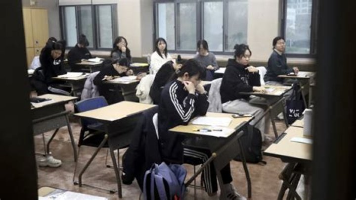 Is dating allowed in Korean schools?