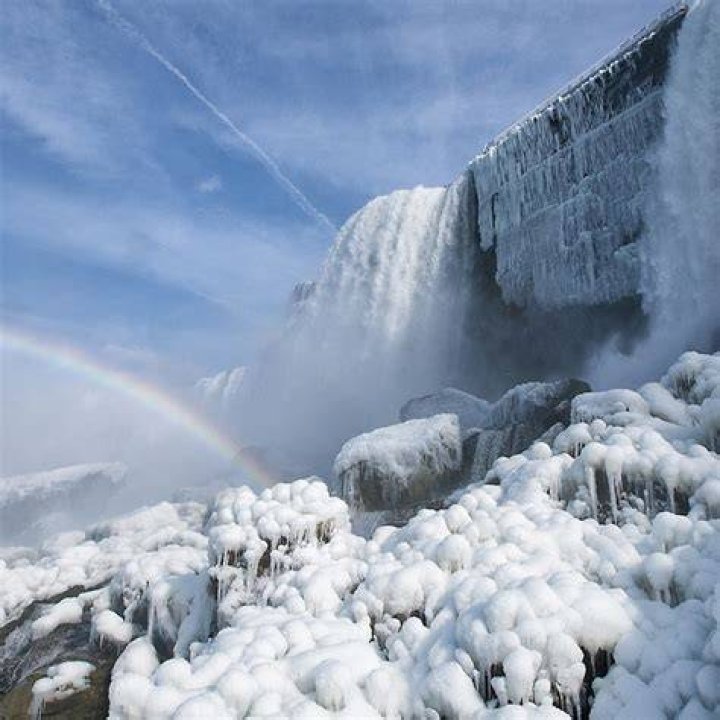 Is Niagara Falls frozen in February?