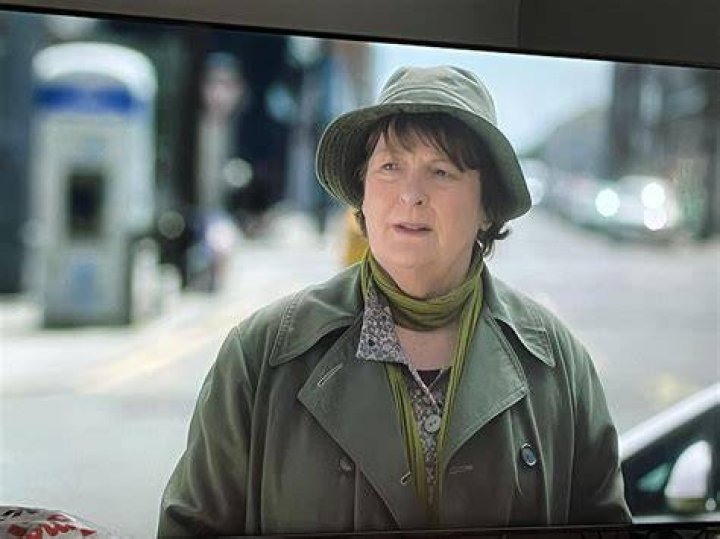 What did Vera do to Elliot?