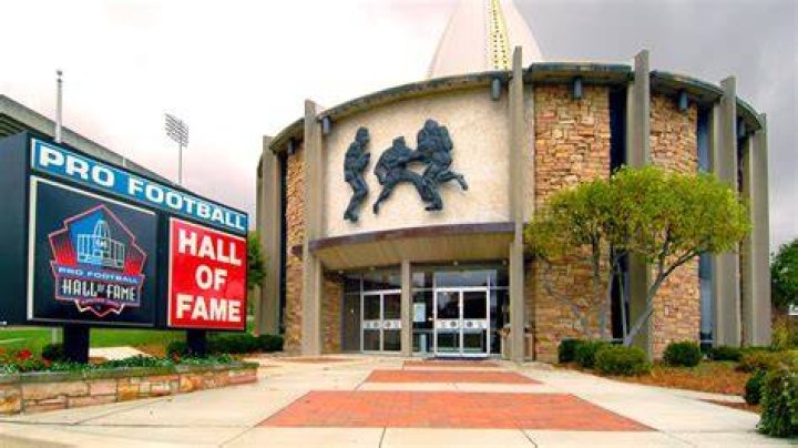 What do pro football Hall of Famers get?