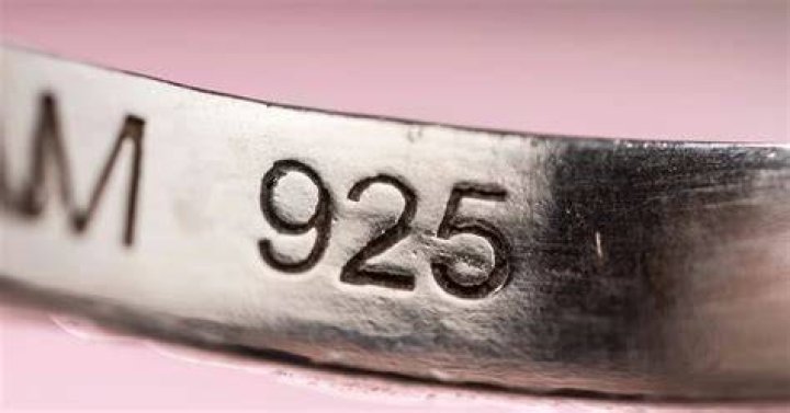 What does 925 mean on a bracelet?