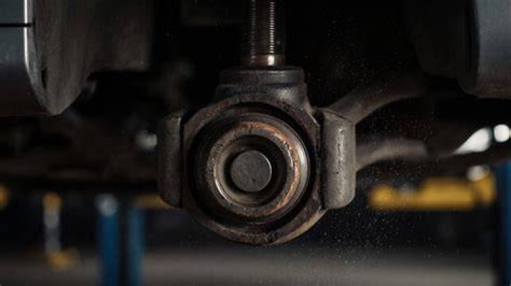 What does broken suspension sound like?