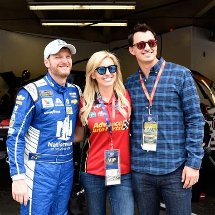 What does Taylor Earnhardt do for a living?