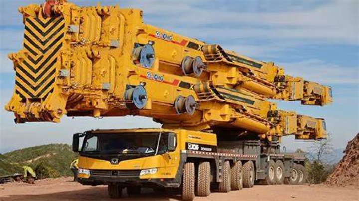 What is the largest crane in the United States?