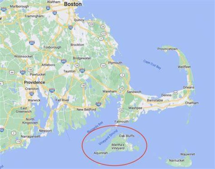 Where do you fly to get to Martha's Vineyard?
