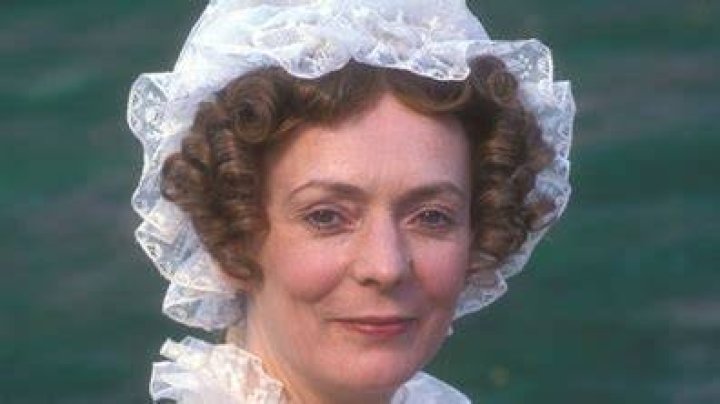 Who plays Mrs Bennet on Acapulco?